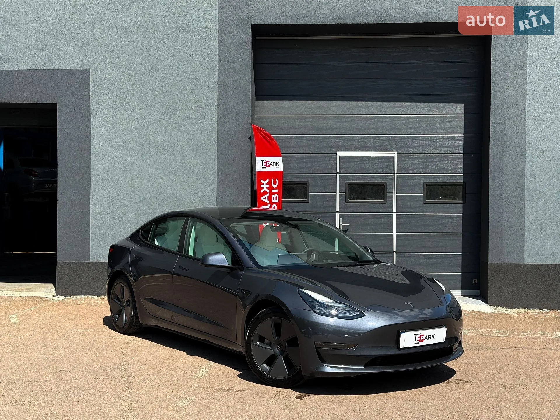 2023 Tesla Model 3 - фото 1