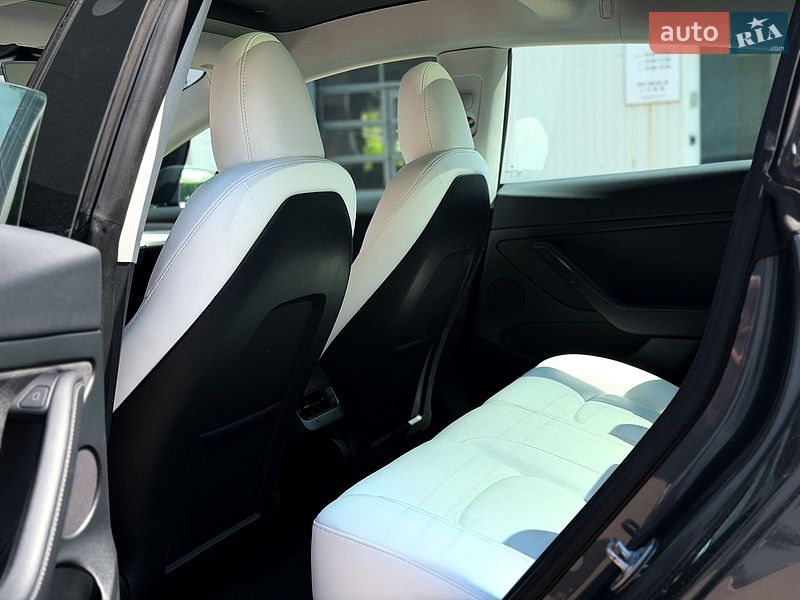 Седан Tesla Model 3 2023 в Киеве