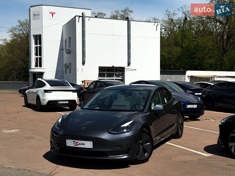 Седан Tesla Model 3 2023 в Киеве