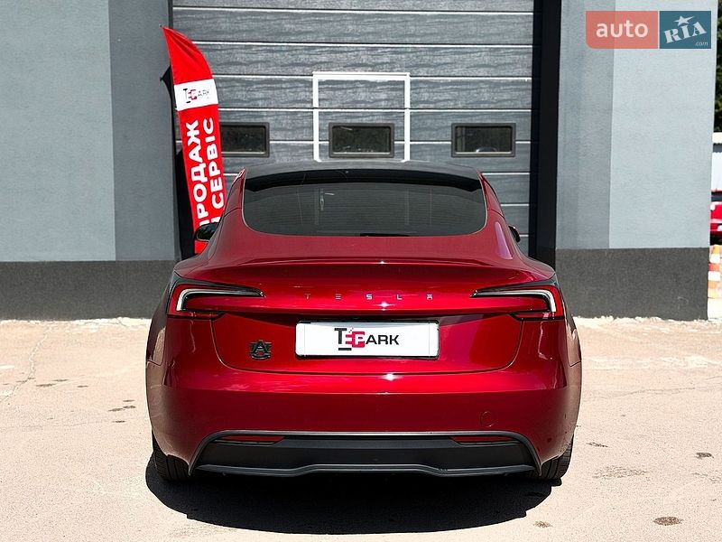 Седан Tesla Model 3 2024 в Києві
