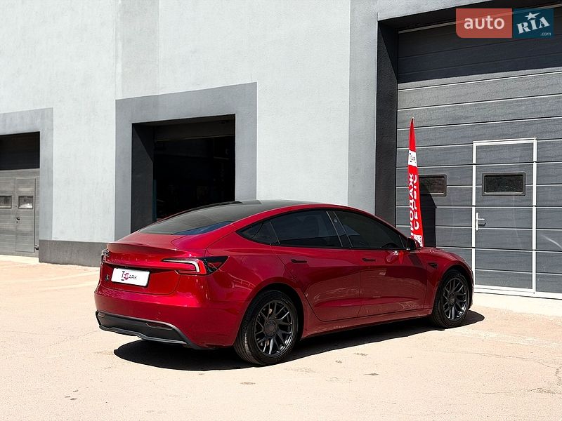 Седан Tesla Model 3 2024 в Києві