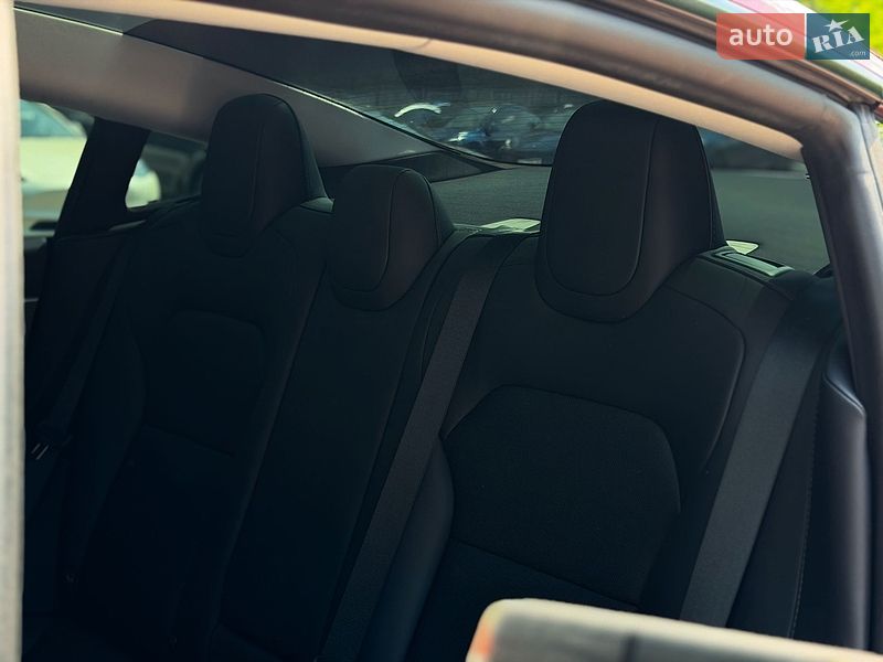 Седан Tesla Model 3 2024 в Києві