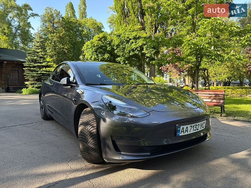 Седан Tesla Model 3 2022 в Киеве