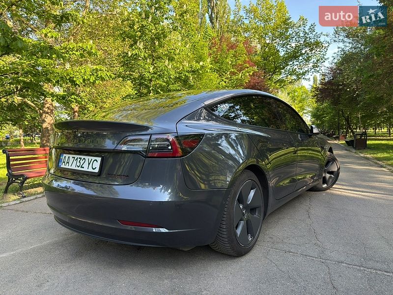 Седан Tesla Model 3 2022 в Киеве
