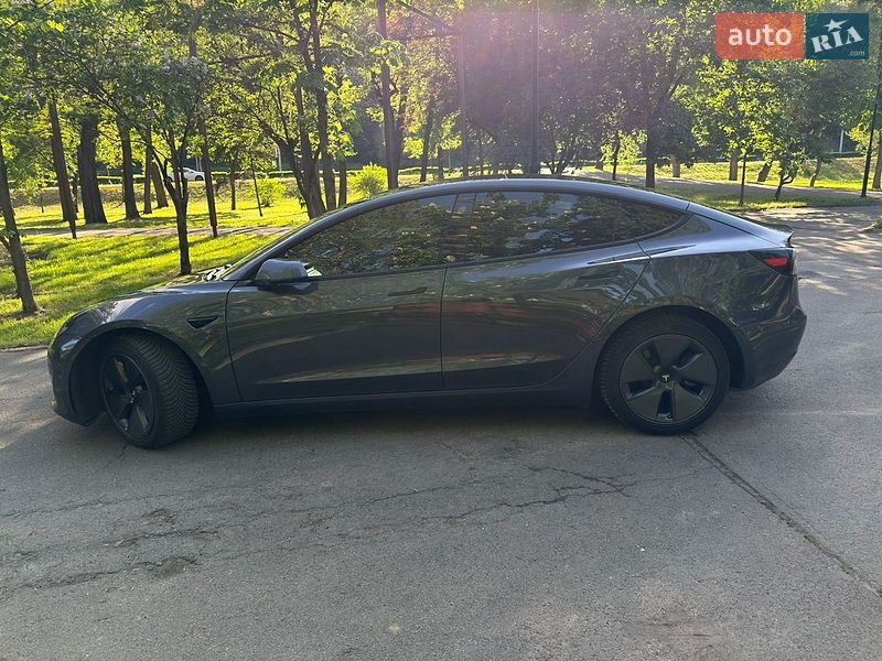 Седан Tesla Model 3 2022 в Киеве