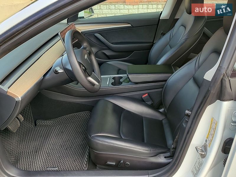 Седан Tesla Model 3 2021 в Полтаве