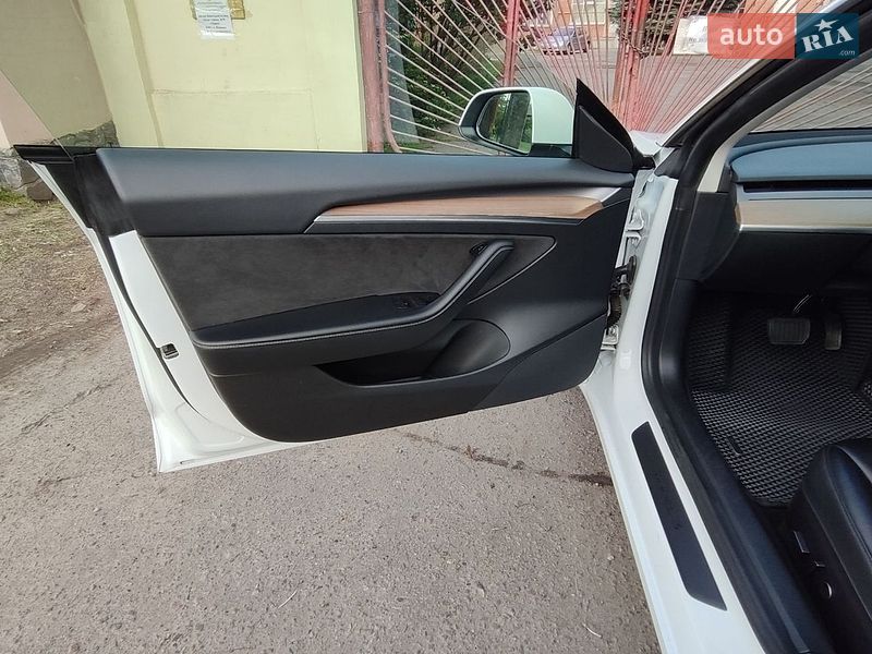 Седан Tesla Model 3 2021 в Полтаве