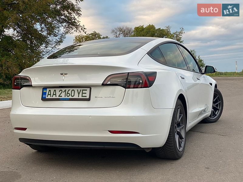Седан Tesla Model 3 2020 в Краснограде