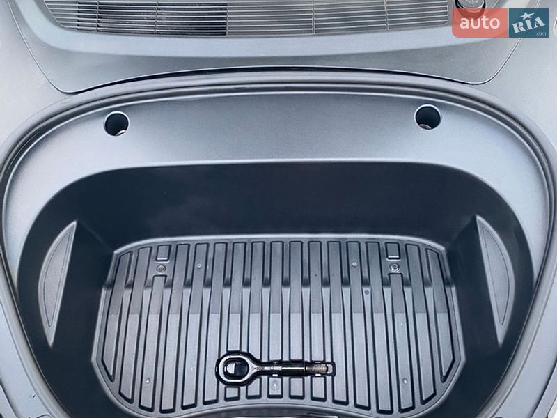Седан Tesla Model 3 2020 в Краснограде