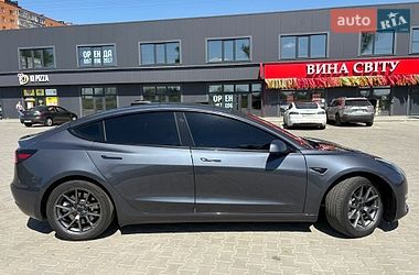 Седан Tesla Model 3 2023 в Києві