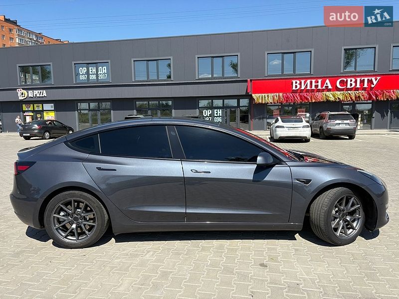 Седан Tesla Model 3 2023 в Києві