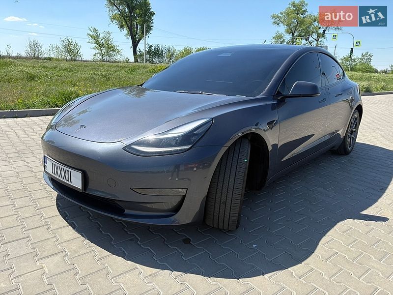Седан Tesla Model 3 2023 в Києві
