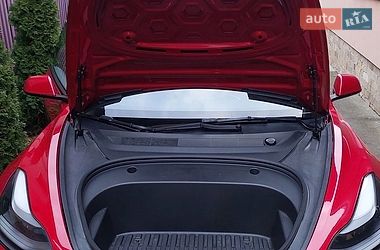 Седан Tesla Model 3 2021 в Ужгороде