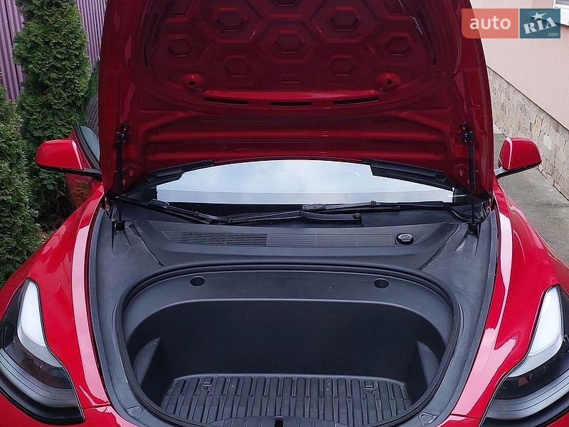 Седан Tesla Model 3 2021 в Ужгороде