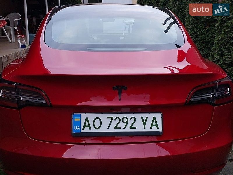 Седан Tesla Model 3 2021 в Ужгороде