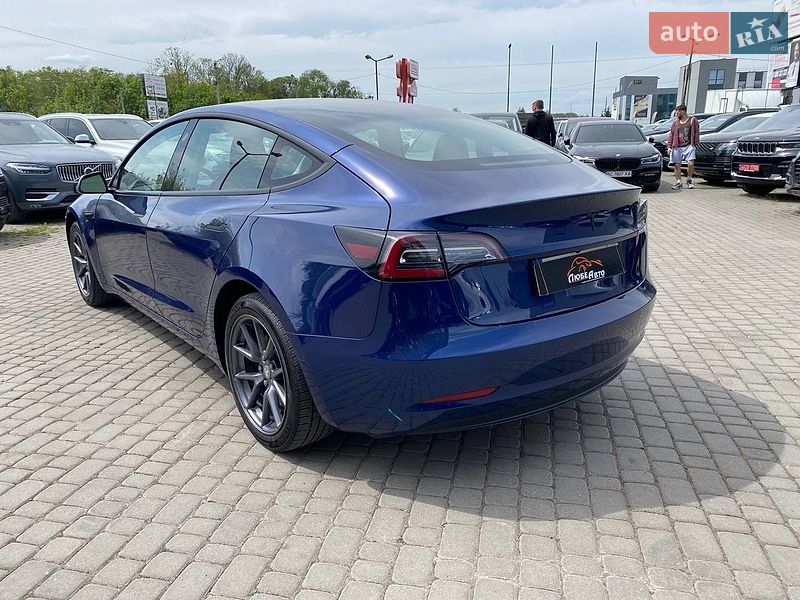 Седан Tesla Model 3 2022 в Львові