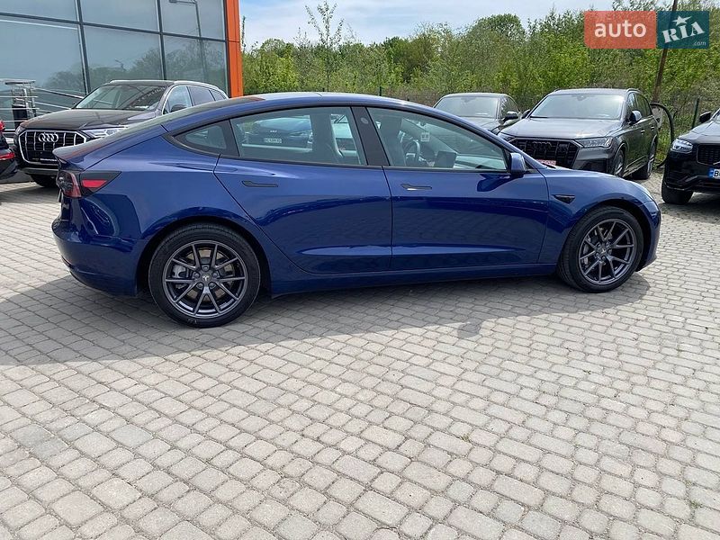 Седан Tesla Model 3 2022 в Львові