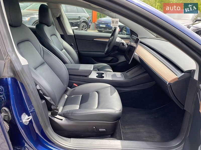 Седан Tesla Model 3 2022 в Львові