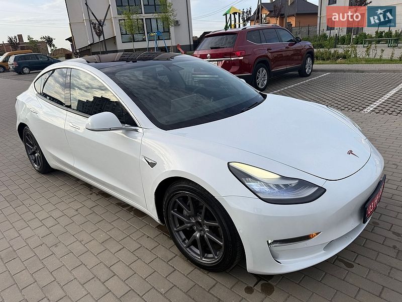 Седан Tesla Model 3 2018 в Луцьку