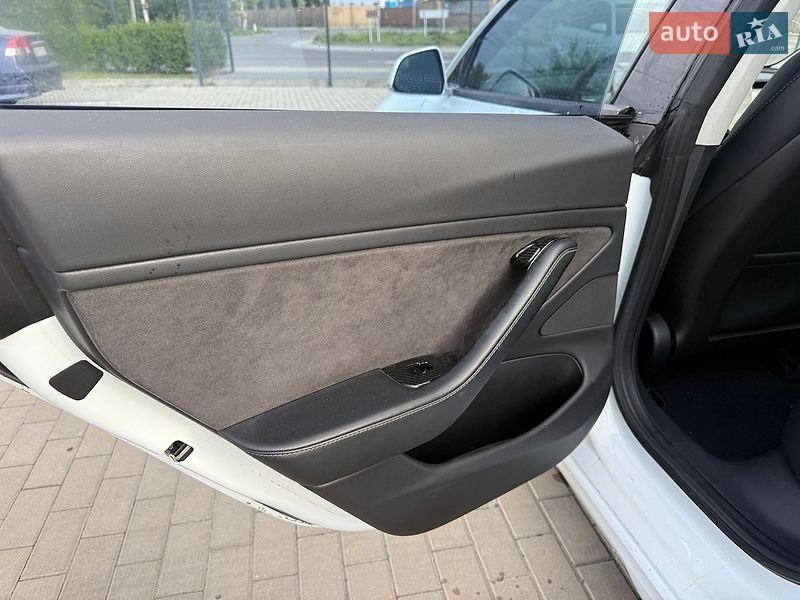 Седан Tesla Model 3 2018 в Луцьку