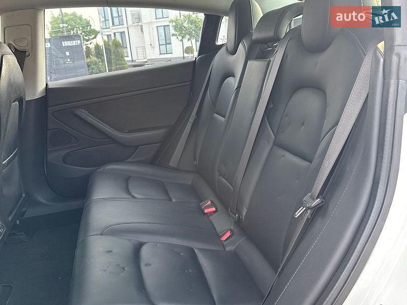 Седан Tesla Model 3 2018 в Луцьку
