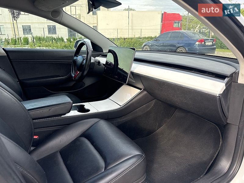 Седан Tesla Model 3 2018 в Луцьку