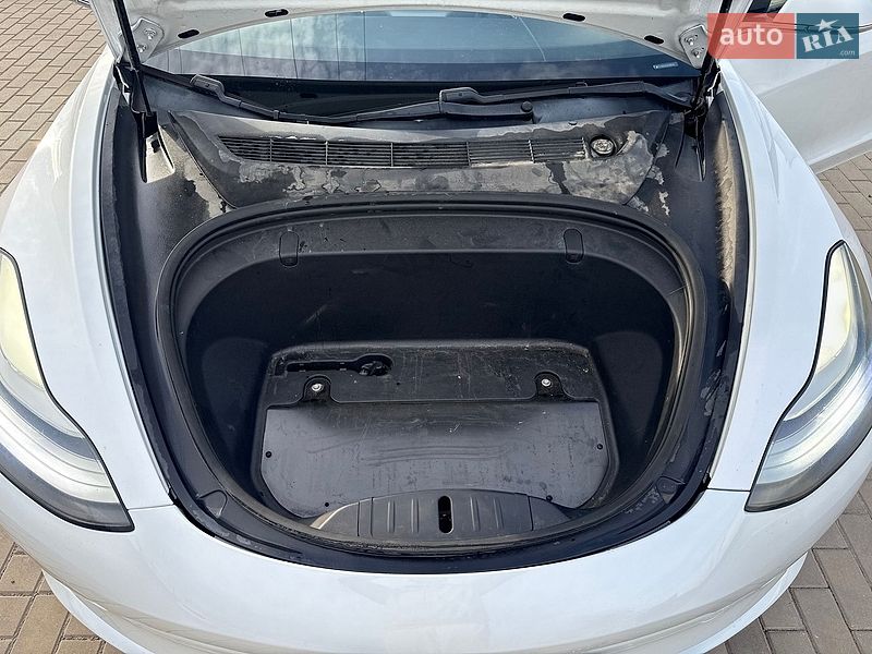 Седан Tesla Model 3 2018 в Луцьку