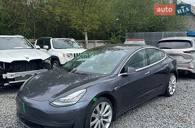 Седан Tesla Model 3 2019 в Львові