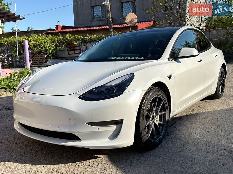 Седан Tesla Model 3 2022 в Киеве