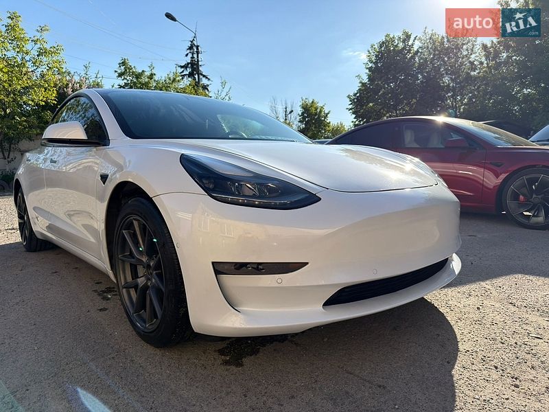 Седан Tesla Model 3 2022 в Киеве