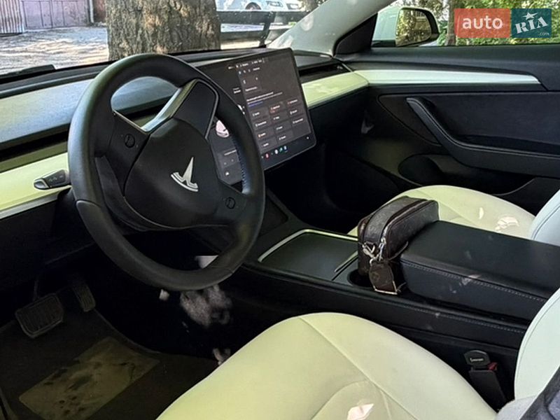 Седан Tesla Model 3 2021 в Одессе