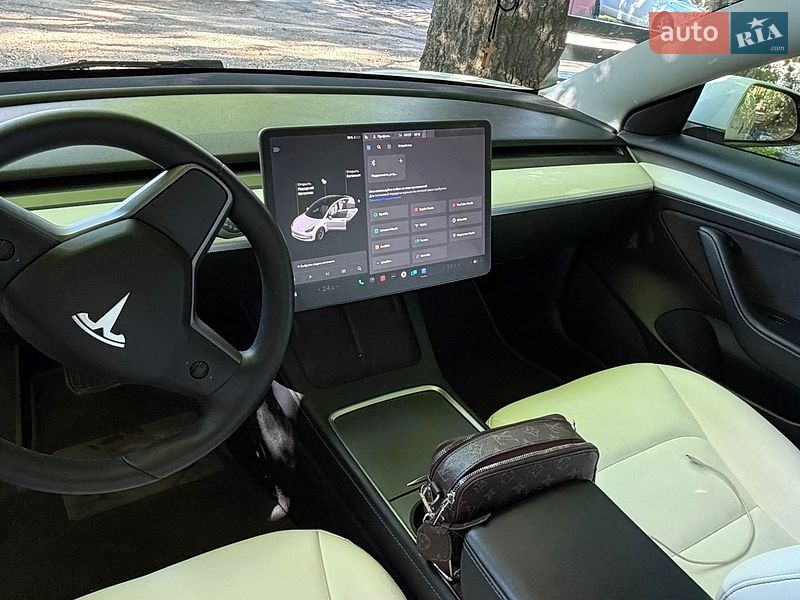 Седан Tesla Model 3 2021 в Одессе