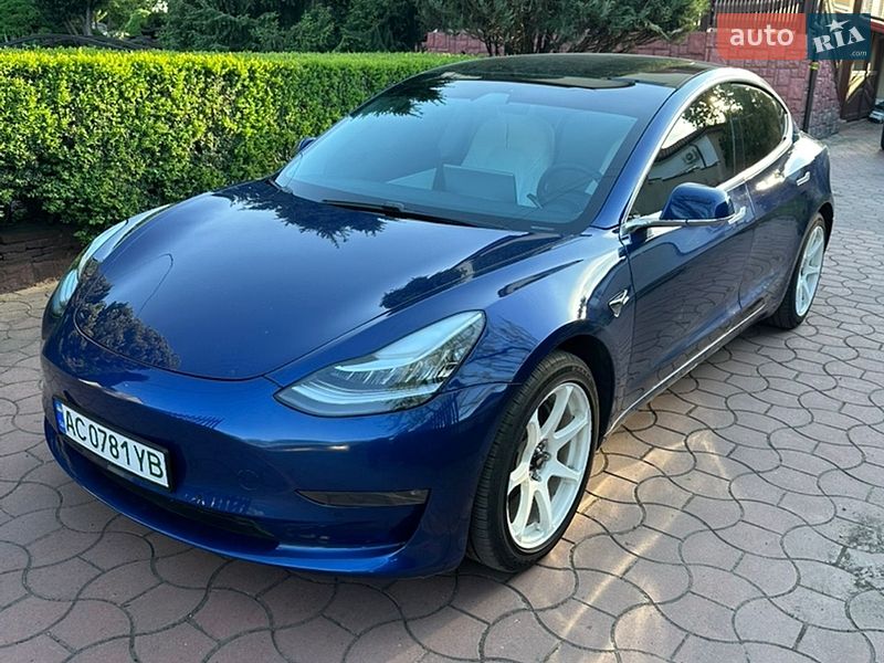 Седан Tesla Model 3 2019 в Луцке
