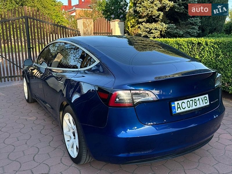 Седан Tesla Model 3 2019 в Луцке