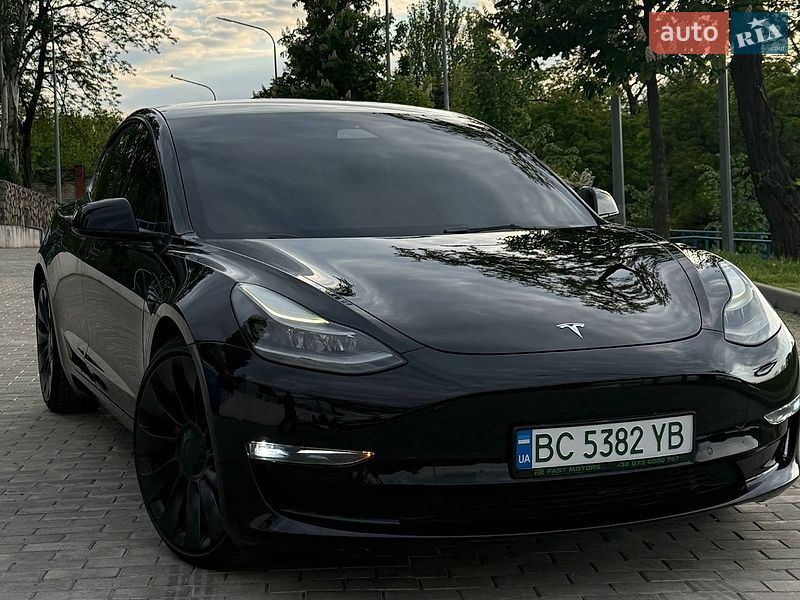 Седан Tesla Model 3 2021 в Запоріжжі