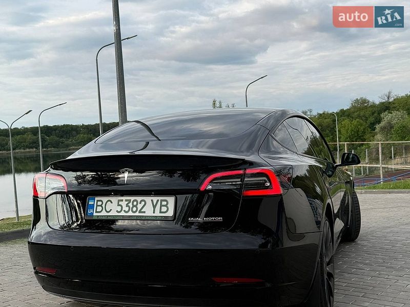 Седан Tesla Model 3 2021 в Запоріжжі