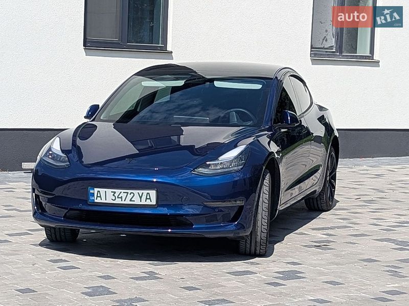 Седан Tesla Model 3 2019 в Корце
