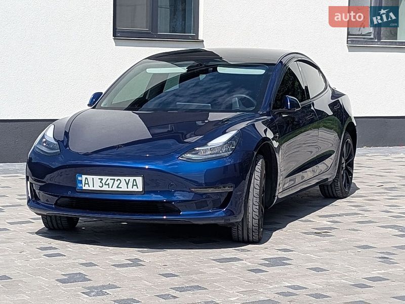 Седан Tesla Model 3 2019 в Корце
