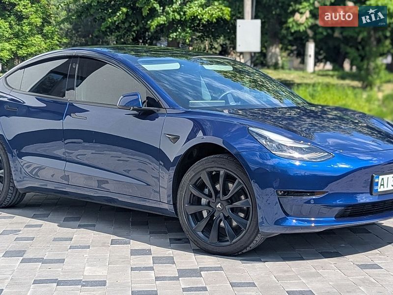 Седан Tesla Model 3 2019 в Корце