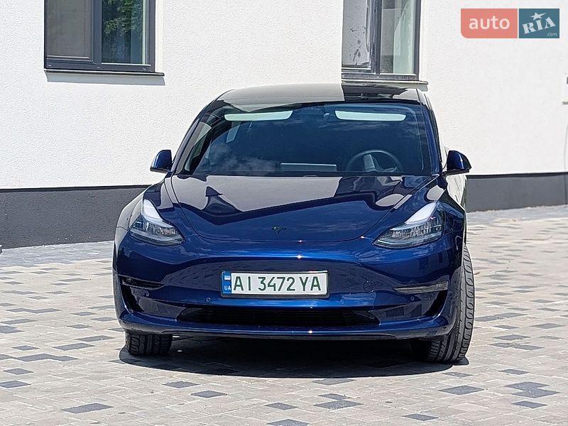 Седан Tesla Model 3 2019 в Корце