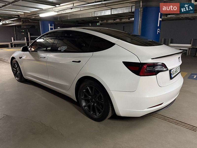 Седан Tesla Model 3 2018 в Киеве
