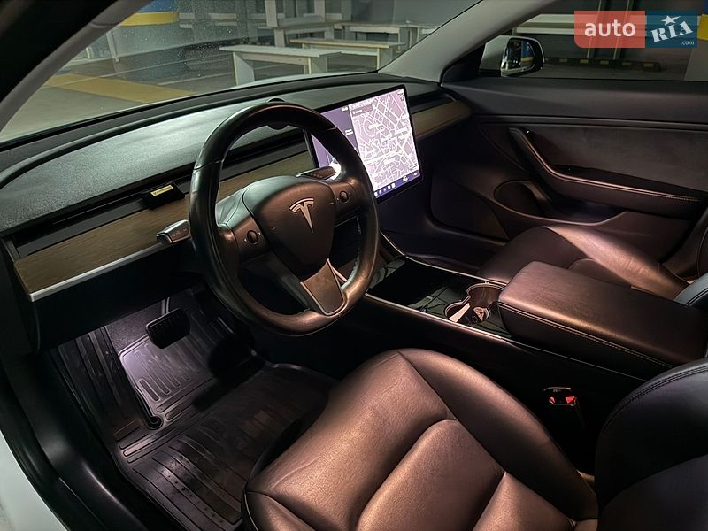 Седан Tesla Model 3 2018 в Киеве