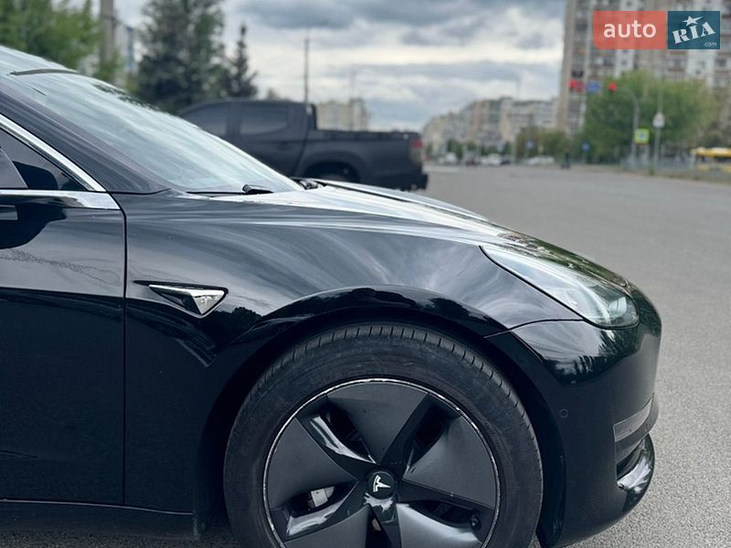 Седан Tesla Model 3 2019 в Києві