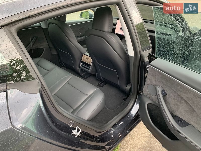 Седан Tesla Model 3 2024 в Києві