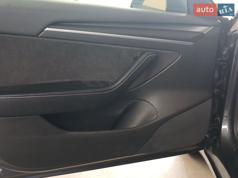 Седан Tesla Model 3 2022 в Днепре