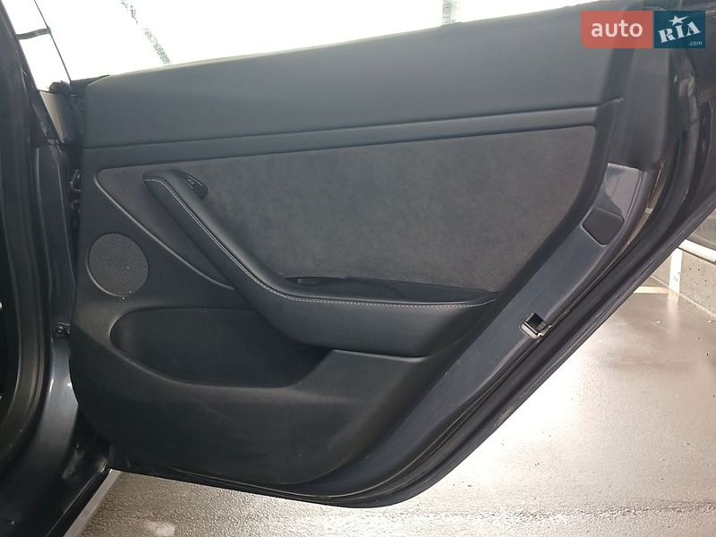 Седан Tesla Model 3 2022 в Днепре
