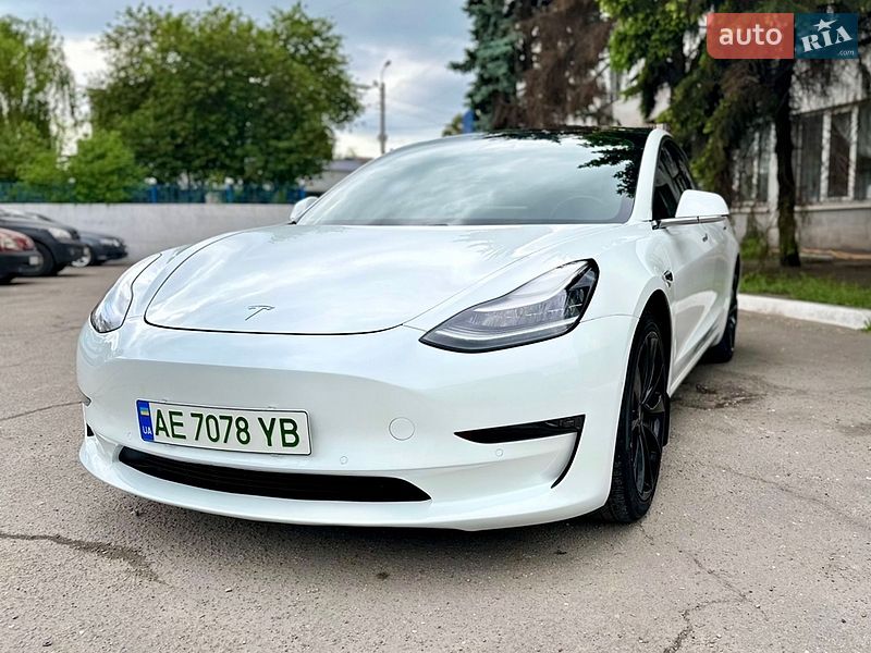 Седан Tesla Model 3 2018 в Кам'янському фото Седан Tesla Model 3 2018 в Кам'янському