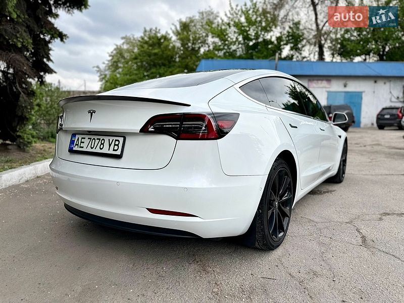 Седан Tesla Model 3 2018 в Кам'янському