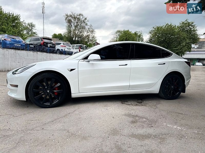 Седан Tesla Model 3 2018 в Кам'янському