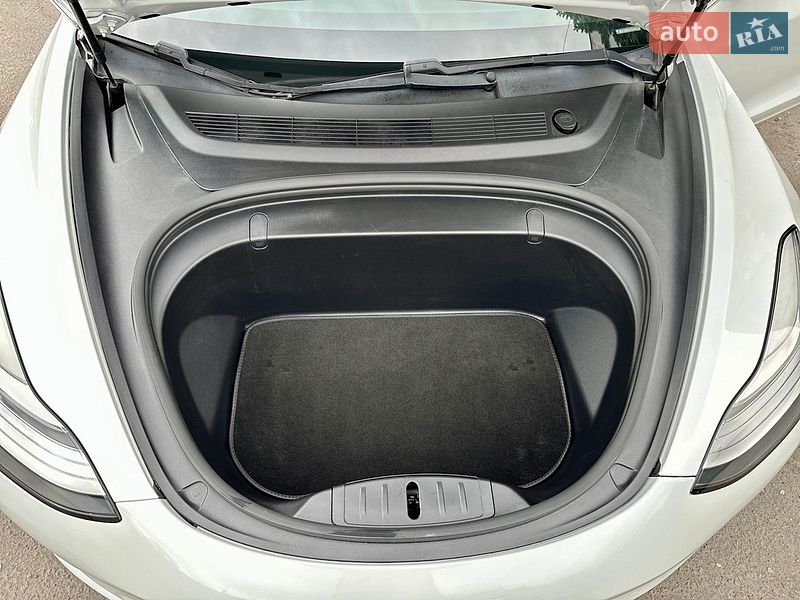 Седан Tesla Model 3 2018 в Кам'янському